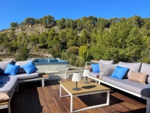 Elegance: An Exclusive Canal Cruise of Mahogany, Moonlight and Bordeaux
