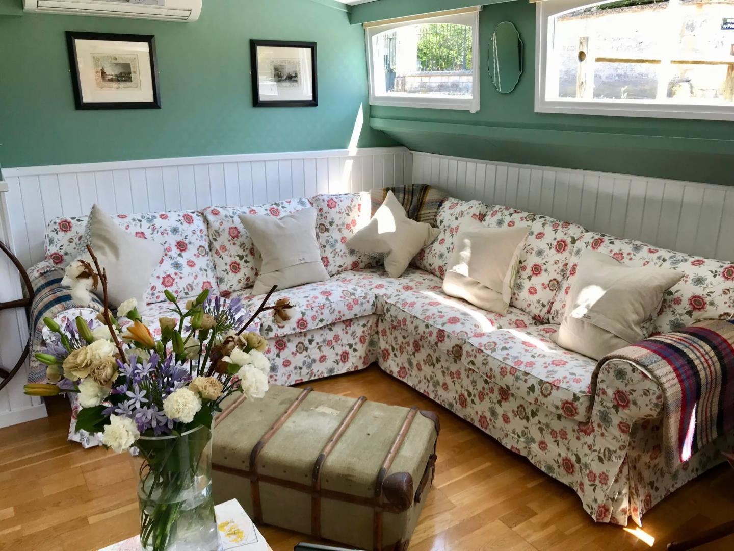 Elisabeth: A Luxurious Yet Homely Journey Through the Canal de Bourgogne