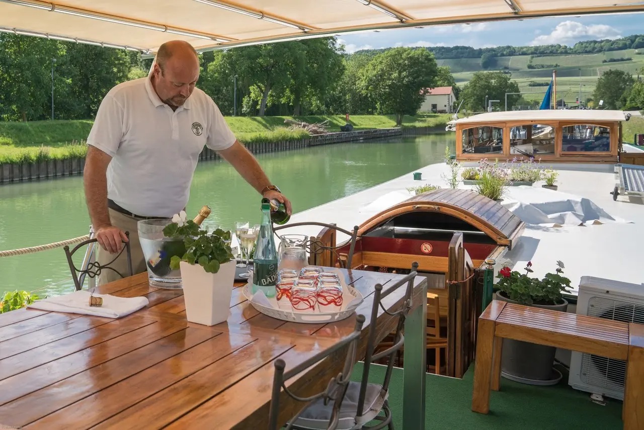 Saroche: A Classic French River Cruise of Culinary Excellence and Serenity