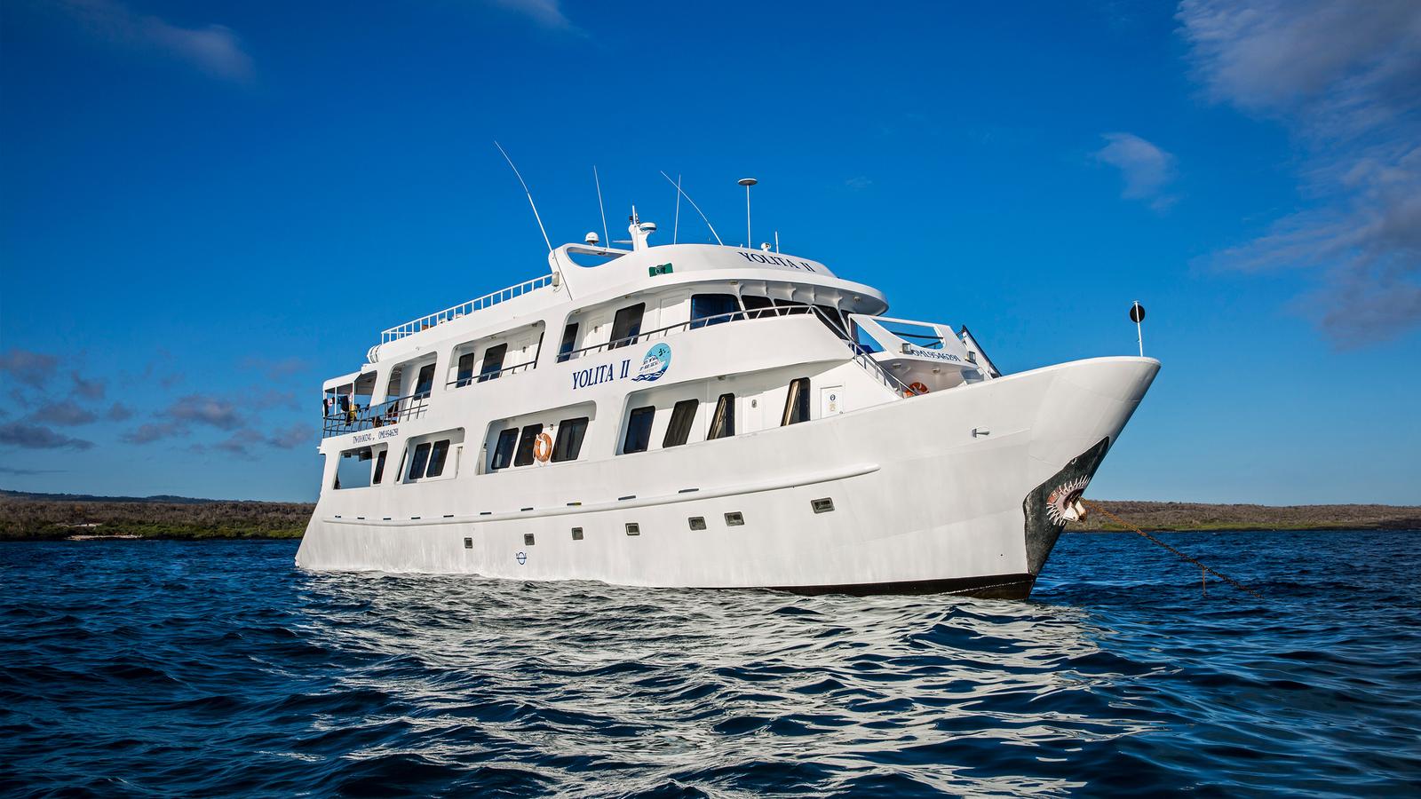 Galápagos — Central, South & East Islands aboard the Yolita