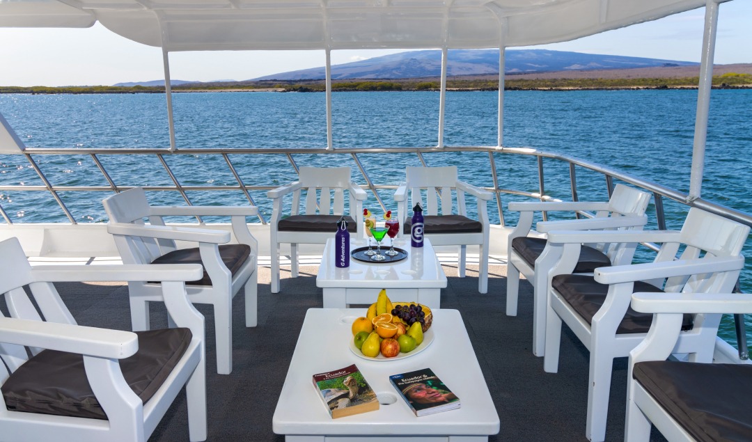 Galápagos — Central, South & East Islands aboard the Yolita