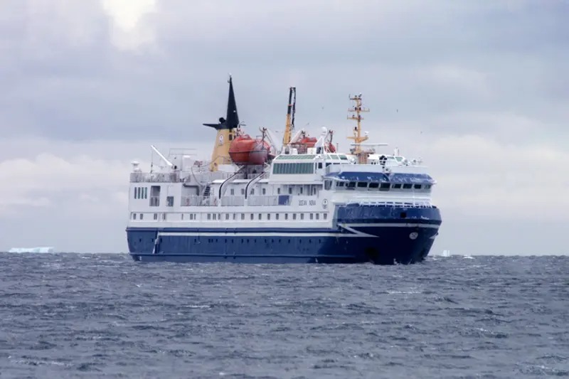 Antarctic Peninsula: An Explorer's Expedition (Ocean Victory)