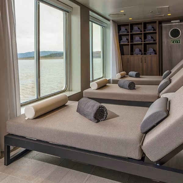 Svalbard Explorer: Best of High Arctic Norway