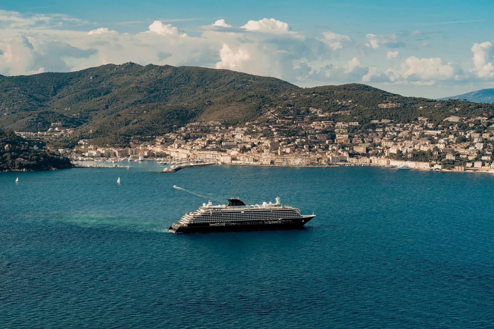 A Journey through Majestic Shores & Wilderness Serenity