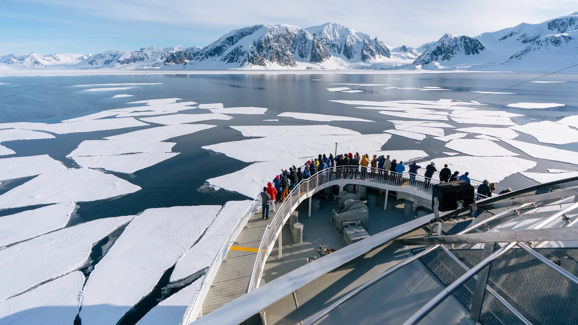 Circumnavigating Svalbard: The Ultimate Expedition | With extended stay in Longyearbyen