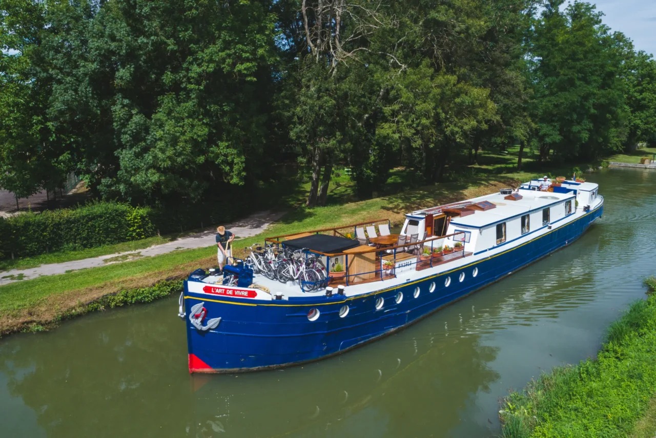 L’Art de Vivre (Barge)