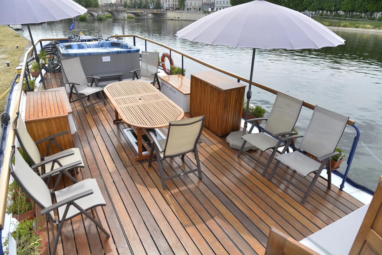 L’Art de Vivre (Barge)