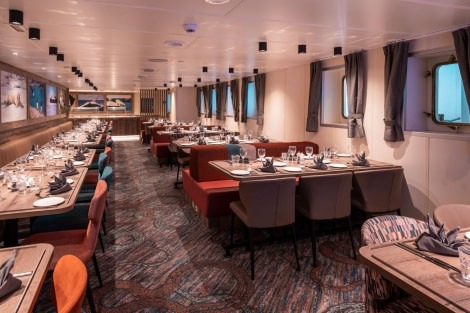 Weddell Sea – In search of the Emperor Penguin, incl. helicopters