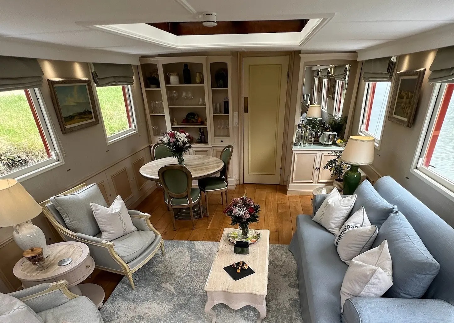 Lounge and dining area