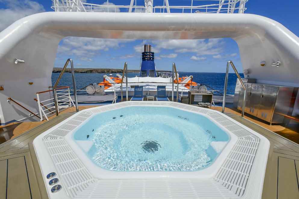 Open-air hot tub