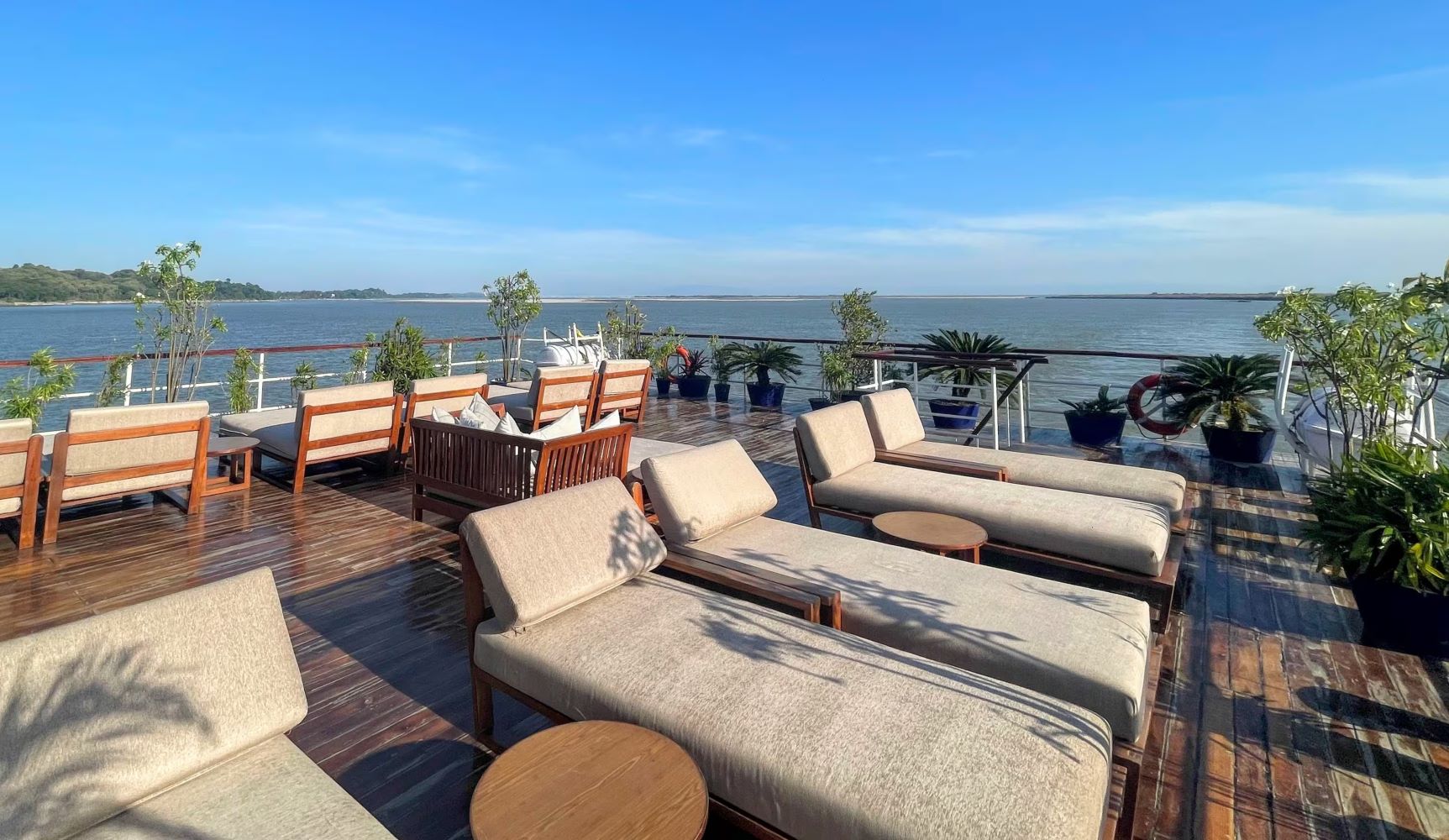 India by Land and River: Taj Mahal, Safaris and the Brahmaputra