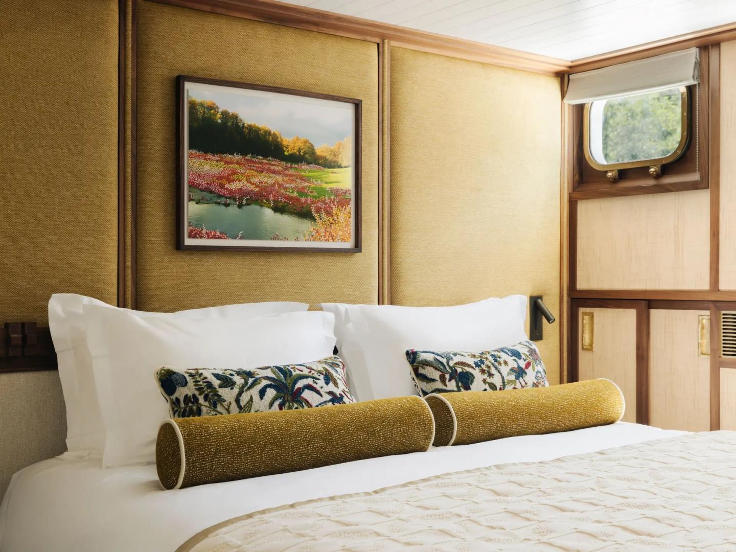 Coquelicot, A Belmond Boat – Champagne
