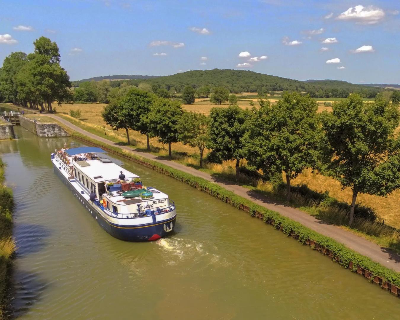 L'Impressionniste - Burgundy Canal