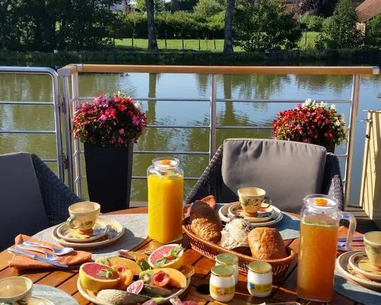 Rendez-Vous - Burgundy Canal