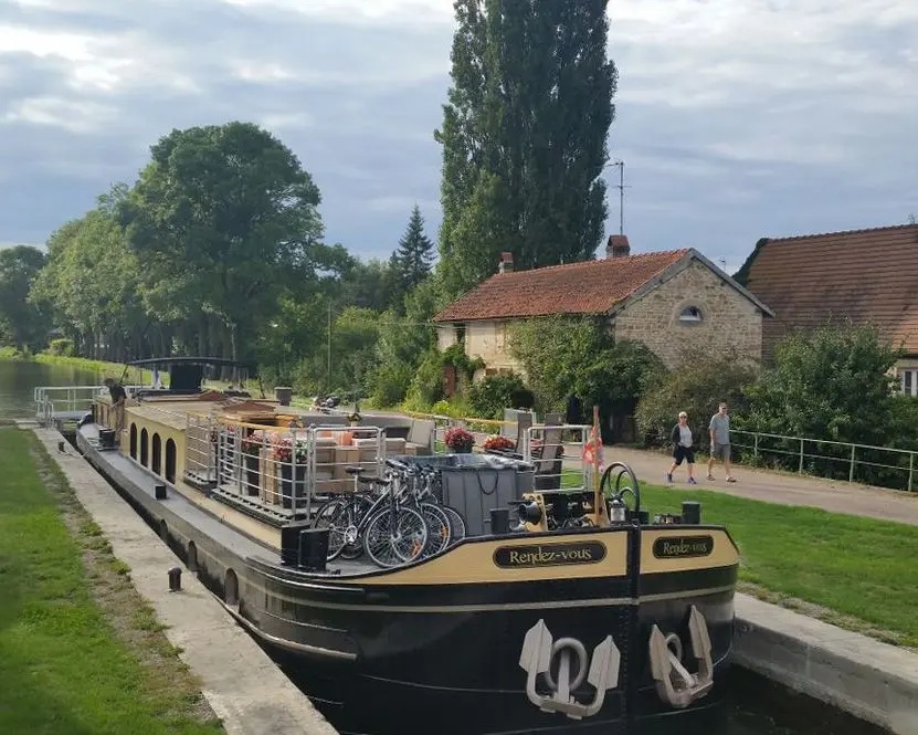 Rendez-Vous - Burgundy Canal