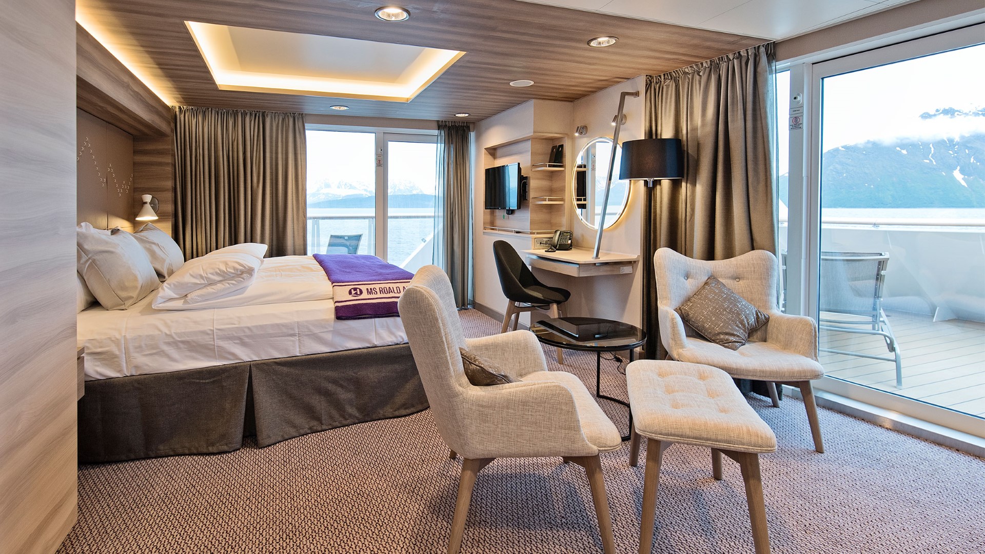 Expedition Suite Corner Suite with Balcony