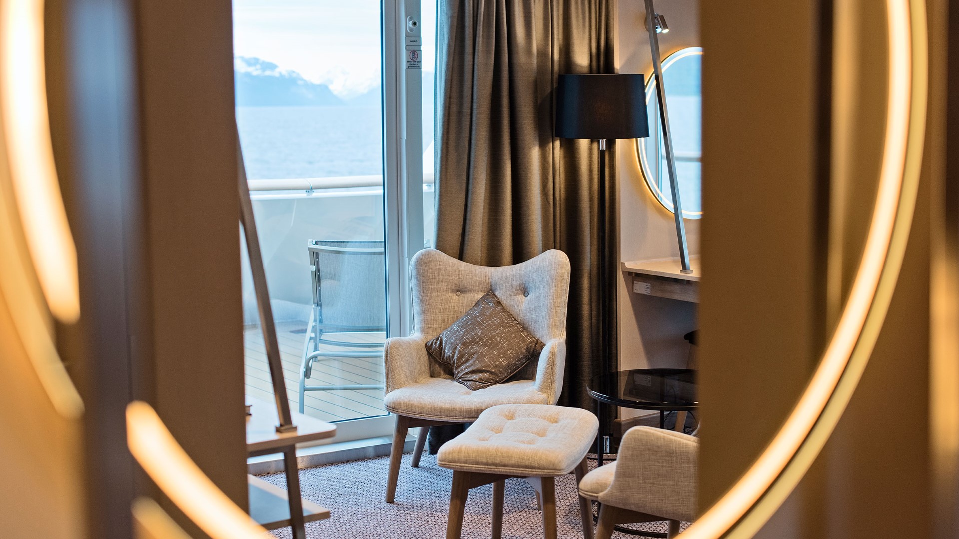 Expedition Suite Corner Suite with Balcony