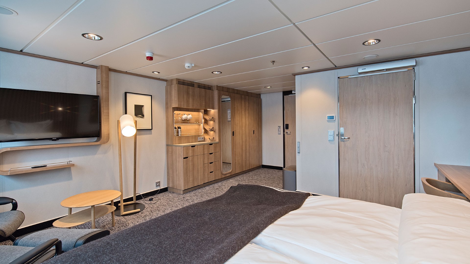 Arctic Superior Wheelchair-accessible Outside Cabin