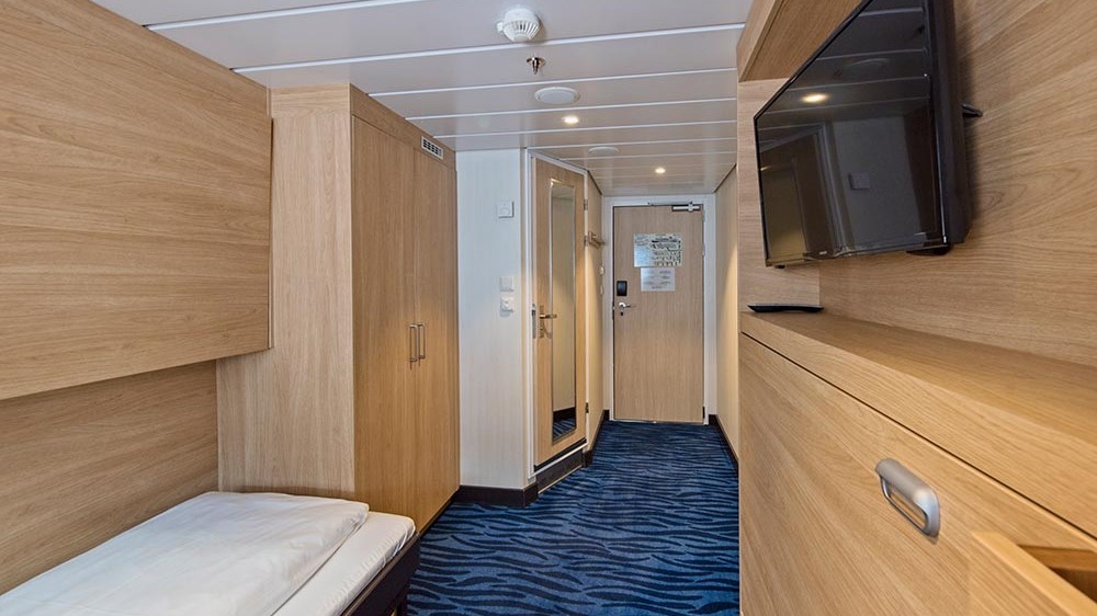 Polar Outside Cabin for up to 3 travelers