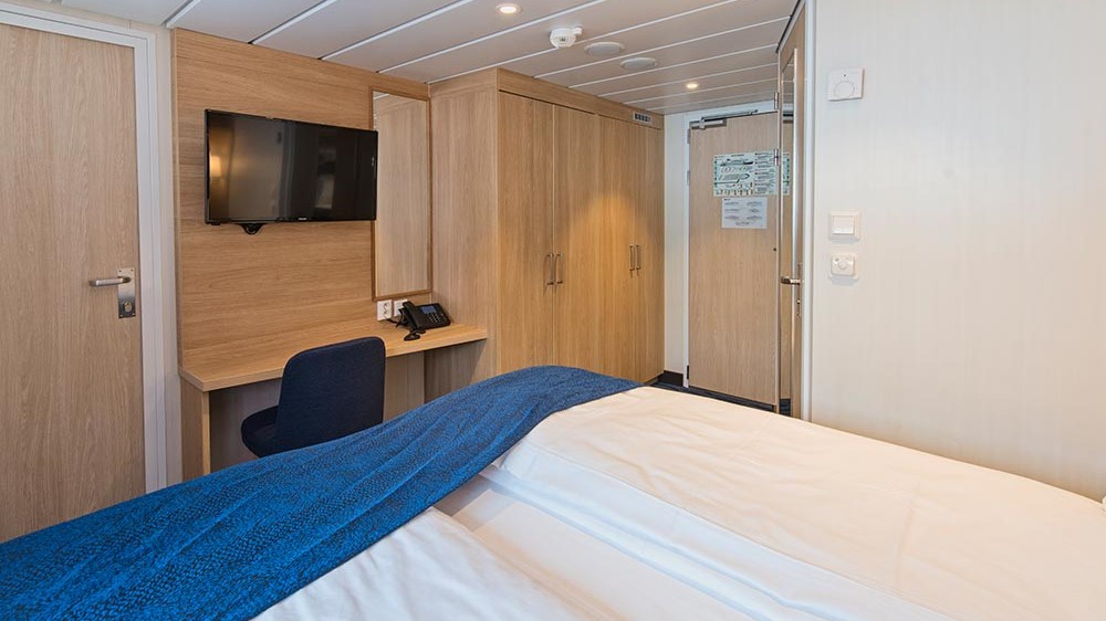 Polar Outside Cabin for 2 travelers
