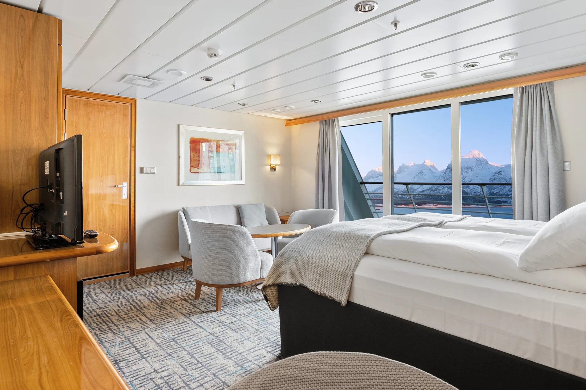 Suite on middle deck with balcony