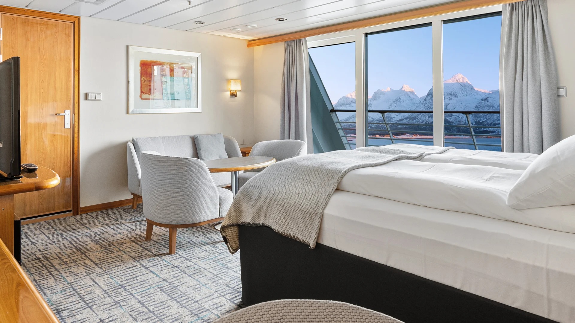 Suite on middle deck with balcony