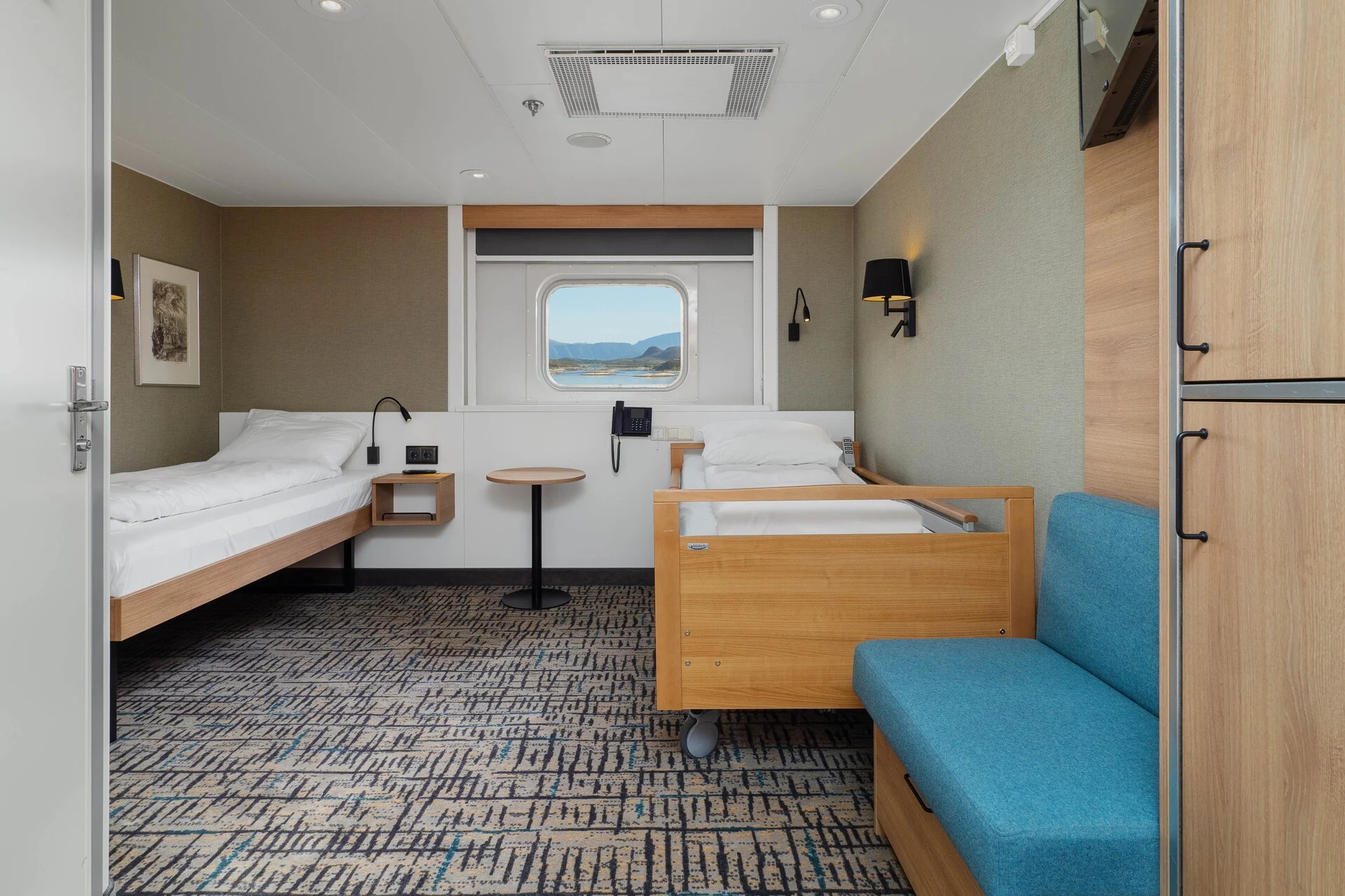 Wheelchair accessible cabin for 2 travelers