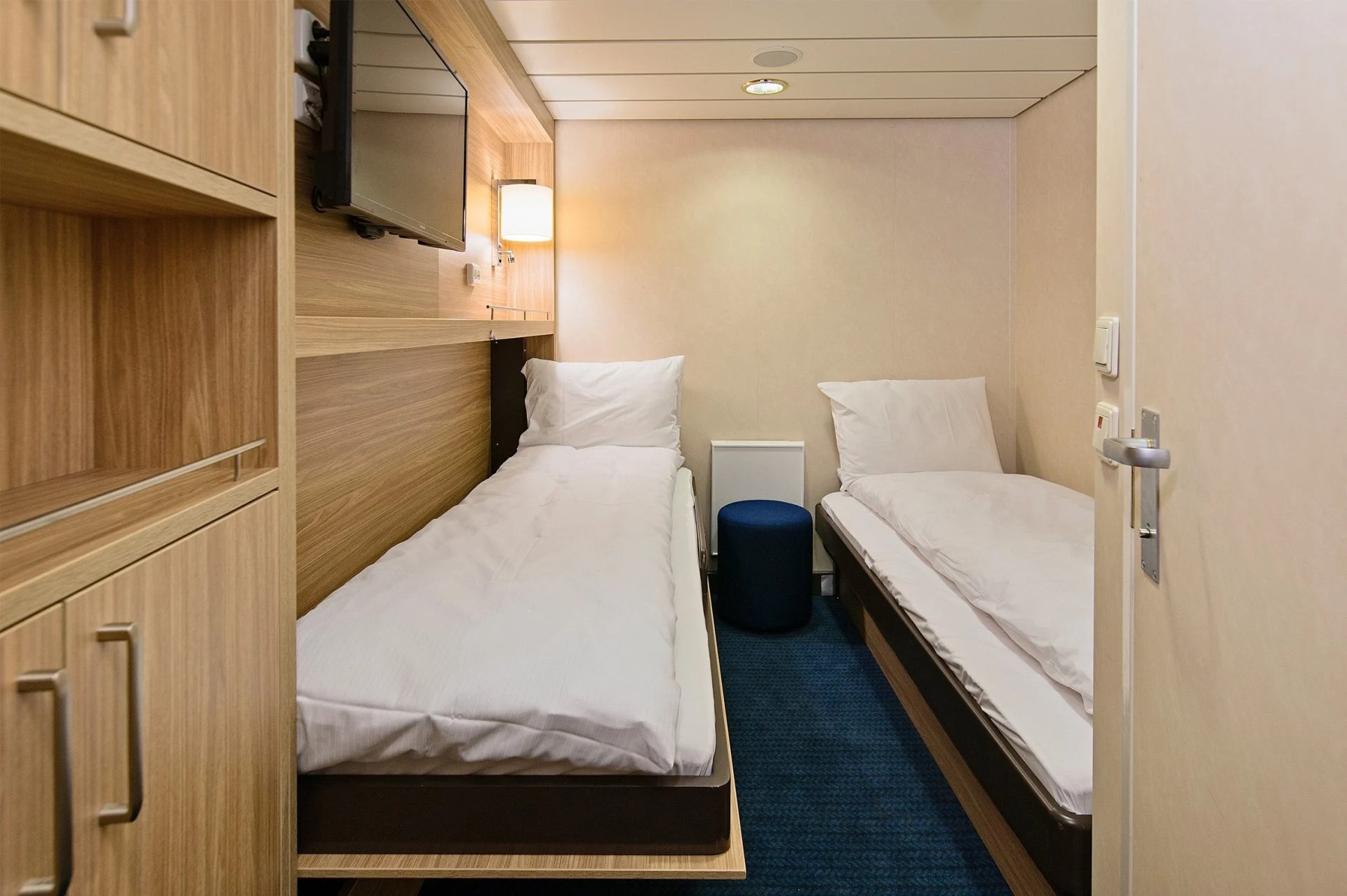 Twin on lower or middle deck