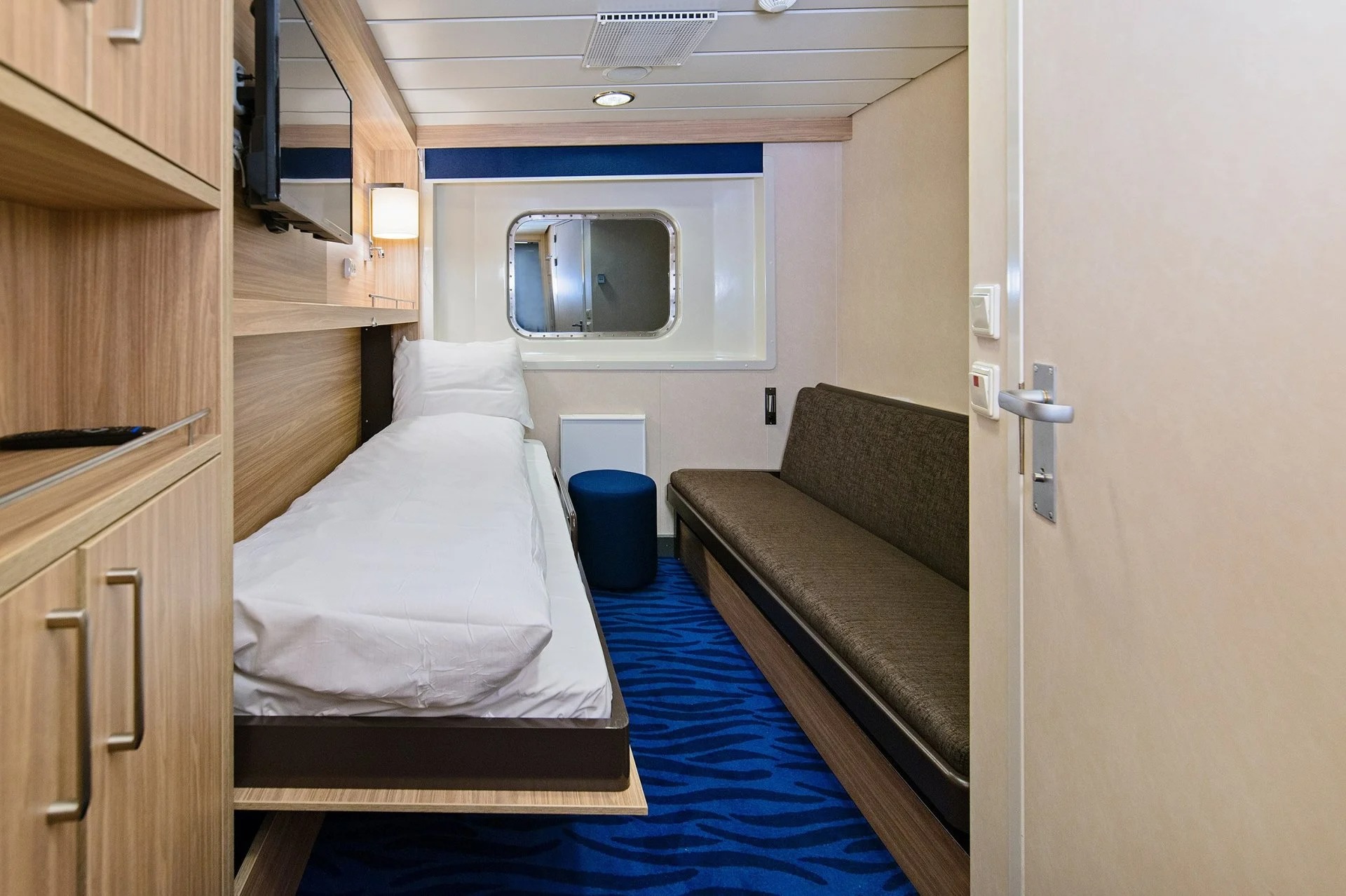 Twin on promenade deck with window