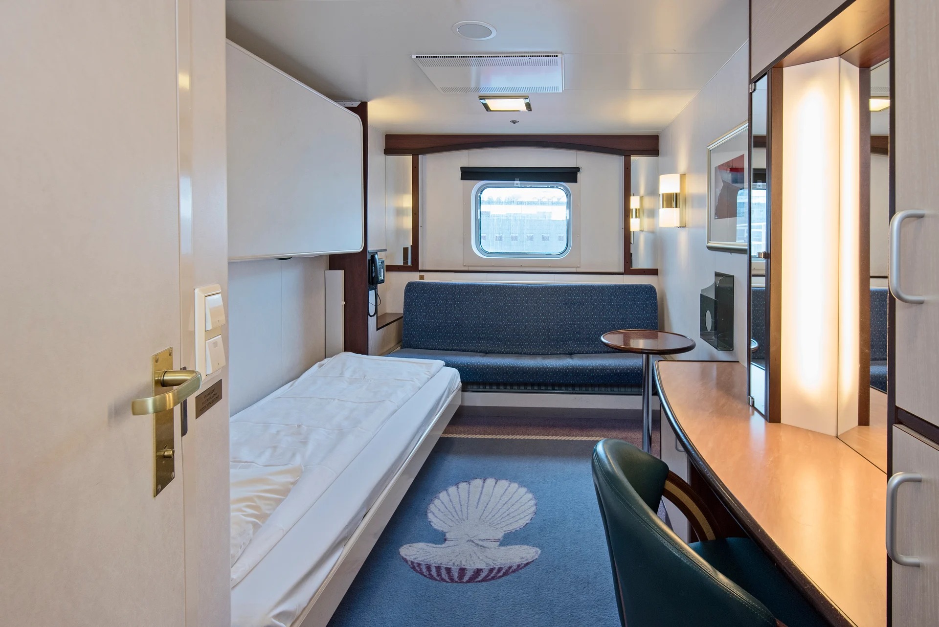 Twin bunk beds on middle deck with window