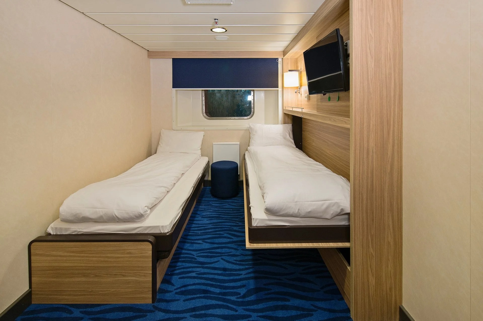 Twin on lower deck with porthole