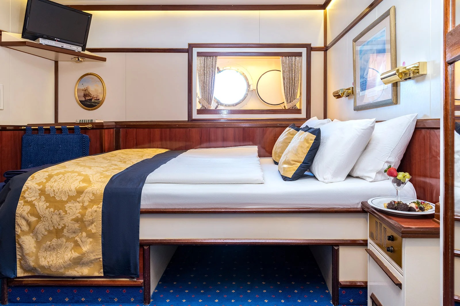 Category 2 - Large Outside Cabin