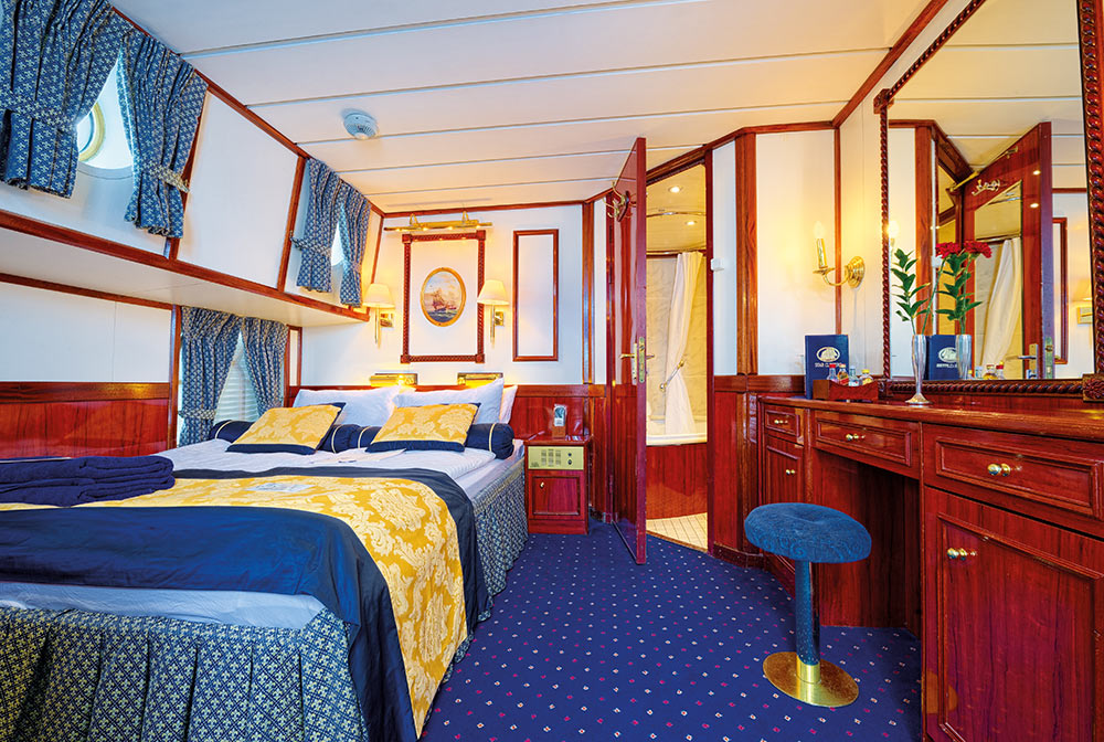 Category 1 - Deluxe Deck Cabin