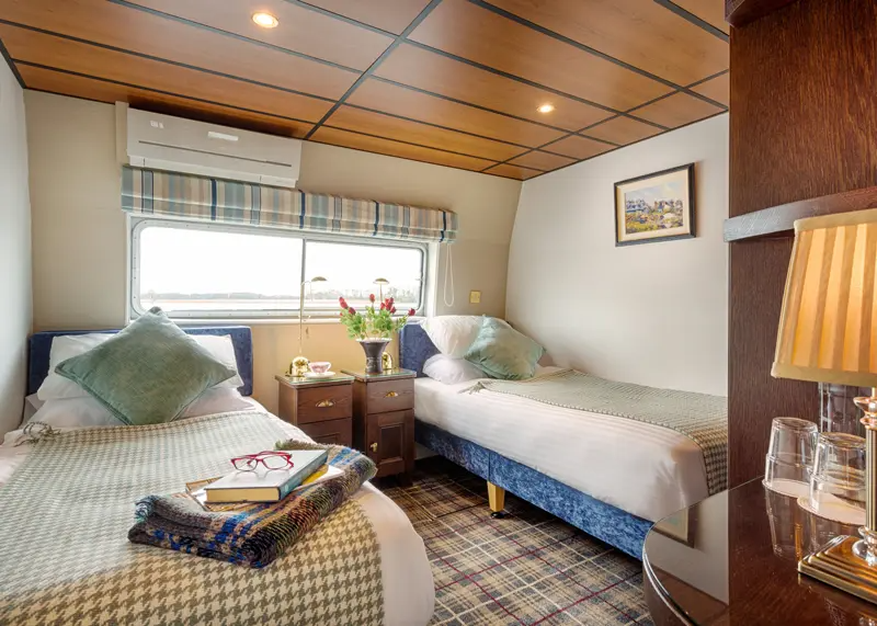 Double or Twin cabins (Scarriff Bay, Meelick Waters, Inner Lakes, Benjamimes and The Callows)