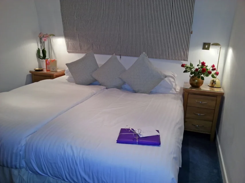 Double or Twin cabins (Scarriff Bay, Meelick Waters, Inner Lakes, Benjamimes and The Callows)
