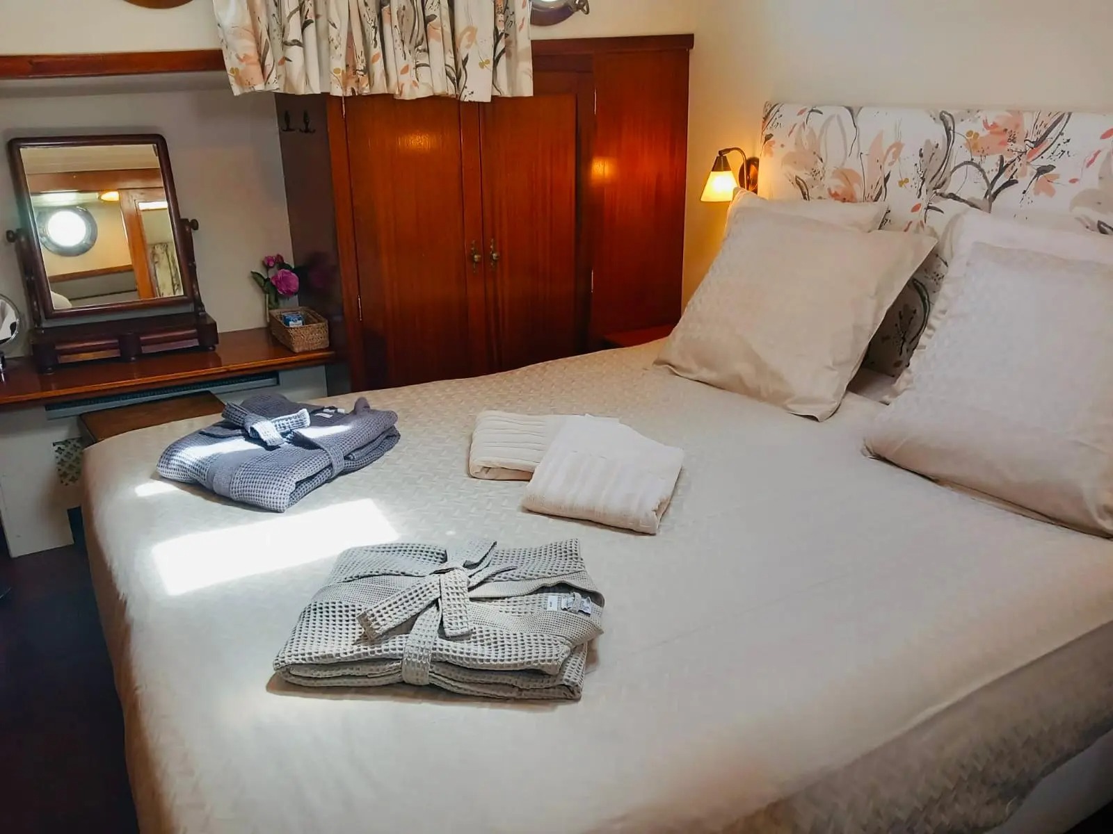 Private Guest Quarters, Double Cabin and Bathroom