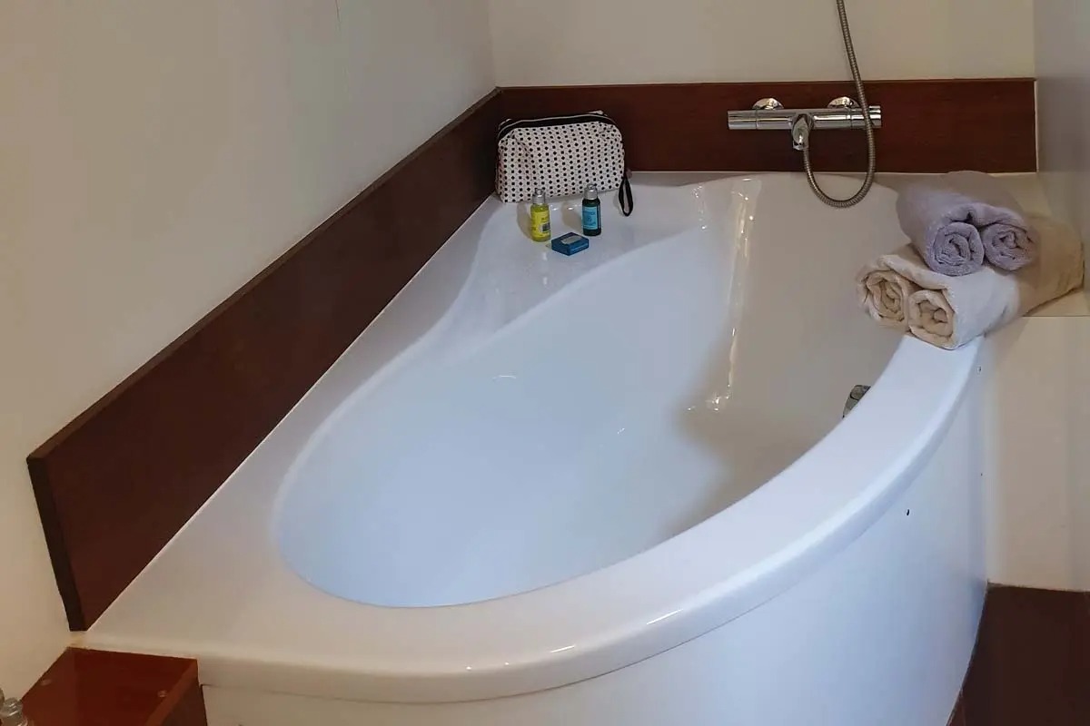 Private Guest Quarters, Double Cabin and Bathroom