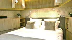 Double Cabin