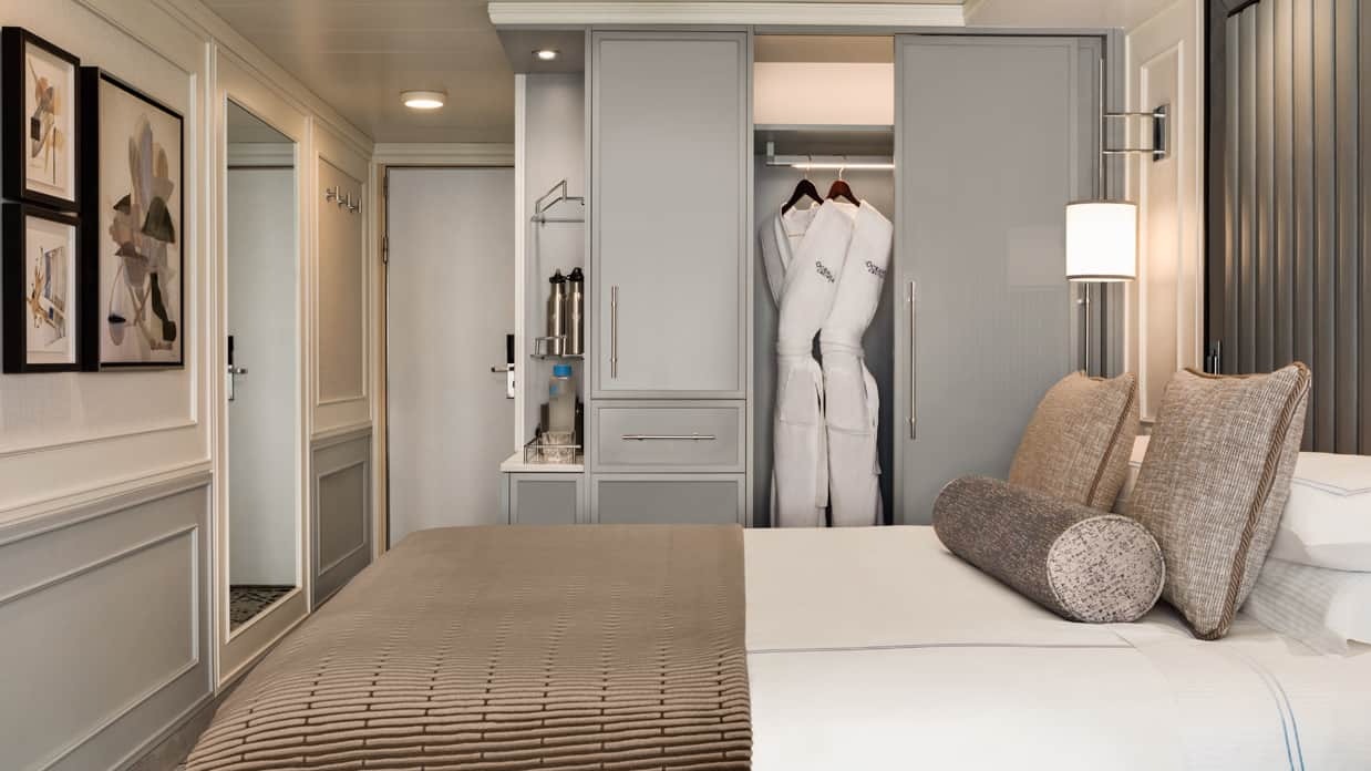 Deluxe Oceanview Stateroom