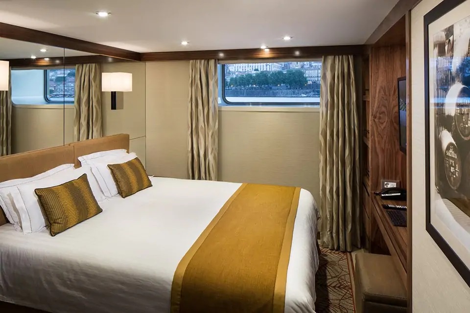 Category D - Panoramic Window