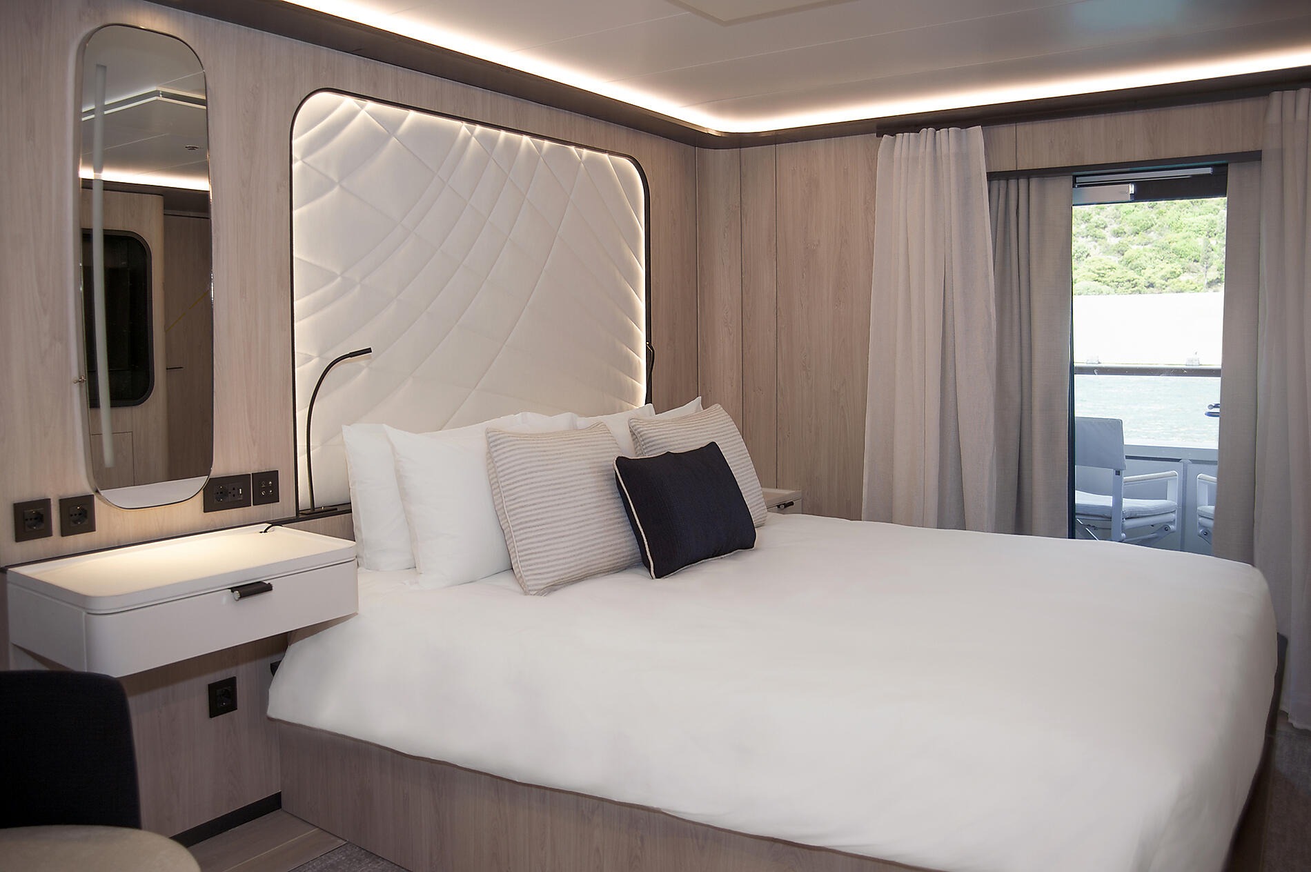 Alizés Stateroom with Balcony