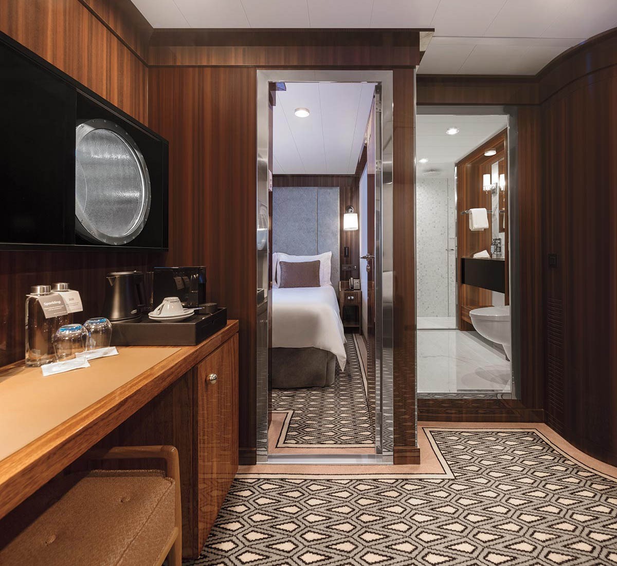 Deluxe Veranda Suite