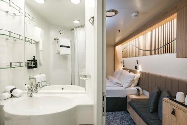 Polar Inside Cabin for 2 travelers