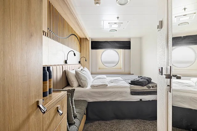 Polar Outside Cabin for 2 travelers