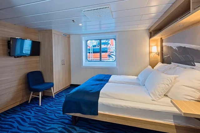 Arctic Superior Wheelchair-accessible Cabin