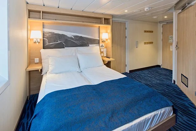Arctic Superior Wheelchair-accessible Cabin