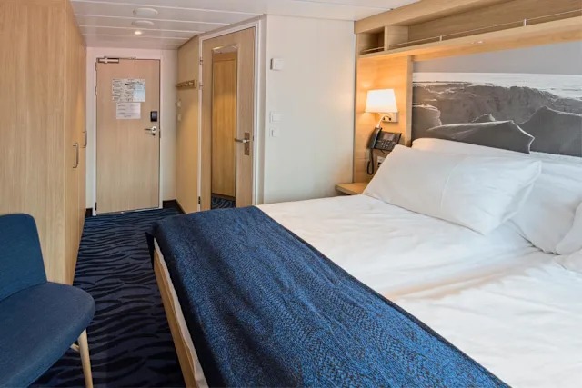 Polar Outside Cabin for 2 travelers