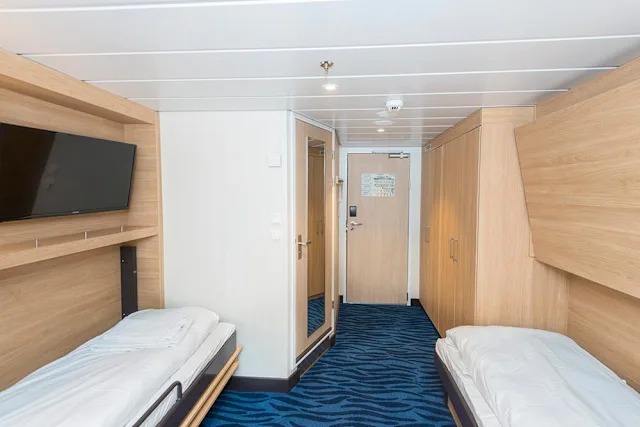 Polar Outside Cabin for up to 3 travelers