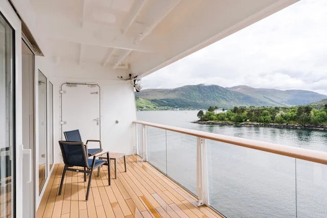 Arctic Superior Wheelchair-accessible Outside Cabin with Balcony