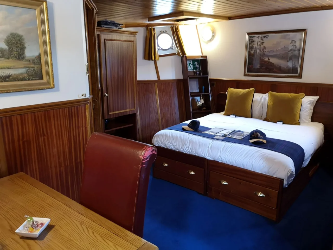 Double or Twin cabins (Cameron Suite, Macpherson, Fraser and Mackintosh Staterooms)
